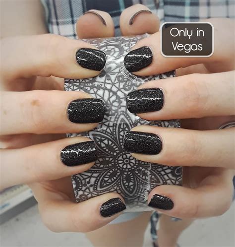 Only In Vegas Go For Vegas Opulence With This Sparkly Black Shade