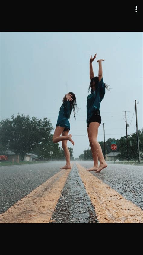 𝙱𝚎𝚜𝚝𝚏𝚛𝚒𝚎𝚗𝚍 𝚙𝚒𝚌𝚜 𝚒𝚗 𝚝𝚑𝚎 𝚛𝚊𝚒𝚗 Rain Pictures Best Friends Shoot Rain Photo