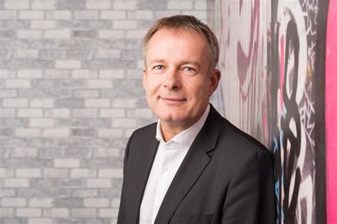 Comdirect bank ag is a subsidiary of commerzbank ag. Matthias Hach wird neuer Marketing- und Vertriebsvorstand ...