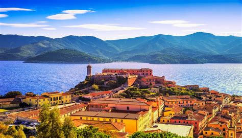 Clicca per ritornare alla modalità grafica. I borghi della Toscana che si affacciano sul mare | SiViaggia