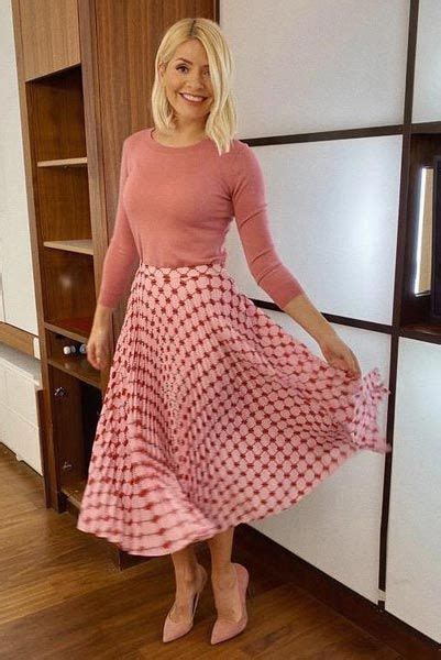 Holly Willoughbys Pink Valentines Day Outfit Will Make You Swoon Hello Pleated Skirt