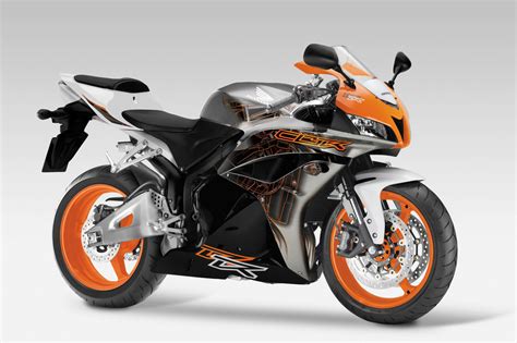 Check out the review and see the photos at cycleworld.com now. Ninja ZX6 r Vs CBR 600rr... - RiderTua.Com