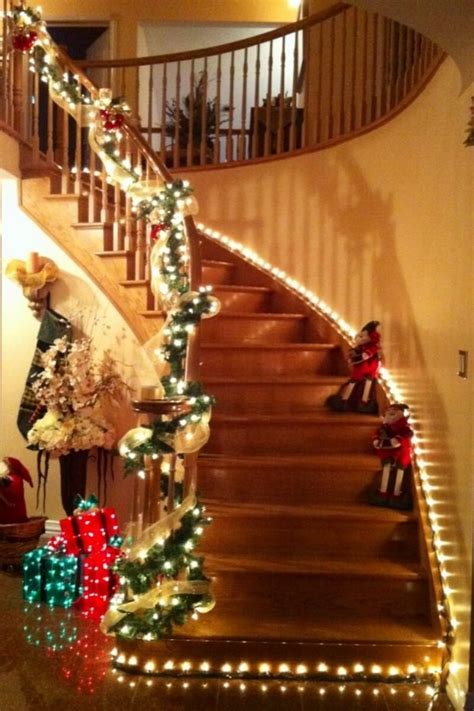 Top 15 Christmas Stairs Decor For A Festive Staircase