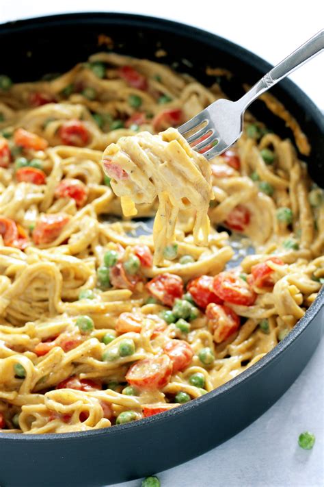 One Pot Vegan Fettuccine Alfredo With Peas And Roasted
