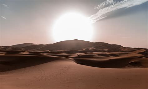 Sun Rides Over Rolling Sand Dunes Of The Sahara Desert Le Roi Soleil 4k Hd Wallpaper
