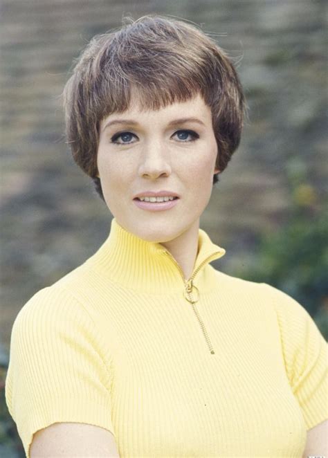 20 Wonderful Color Photographs Of A Young And Beautiful Julie Andrews