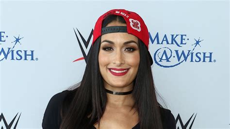 Former Wwe Star Nikki Bella Gives Health Update Doctors Found A Cyst