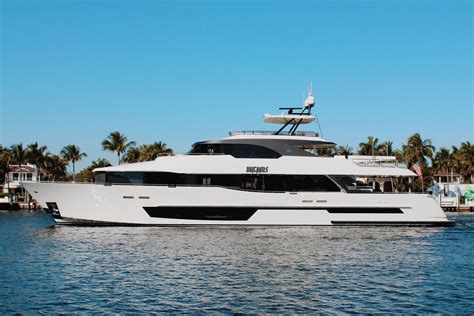 Ocean Alexander 37l Sold And Delivered By Hmy Yacht Sales Hmy Yachts