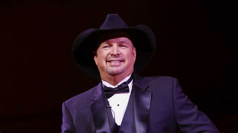 Garth Brooks Sued Over His Hit Standing Outside The Fire 969 The Kat