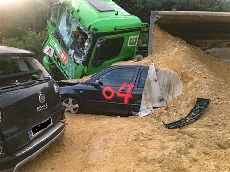 Juli, auf der a 13 zwischen den anschlussstellen freiwalde und staakow in fahrtrichtung berlin ereignet. Schwerer Unfall mit sechs Fahrzeugen auf der A31 - Dorsten ...