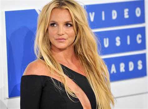 Know Biography Of Britney Spears Discography And Crossroads