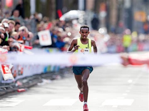 Video Abera Kuma A Câștigat Maratonul De La Rotterdam
