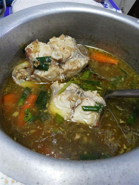 Biarkan sup mendidih sehingga ikan masak. PREMIUM BEAUTIFUL WITH LOVE: SUP IKAN MERAH