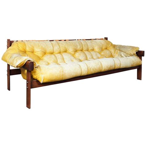 This glam ottoman/ coffee table is the perfect way to add something new a unique to your living room and home. Yellow Leather Couches - 29 For Sale on 1stdibs