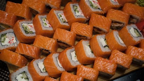 Los Restaurantes De Sushi Están Prosperando En Ucrania Proporcionando