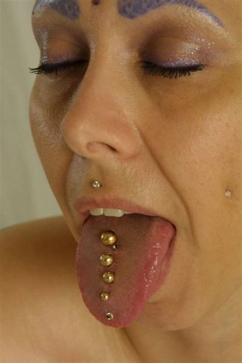 Gold Tongue Piercing Tattooeve Com Tips For Tongue Piercing