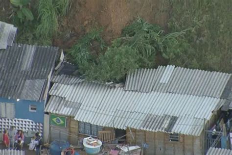 Deslizamento De Terra Atinge Casa Em Sp Pessoas Foram Socorridas