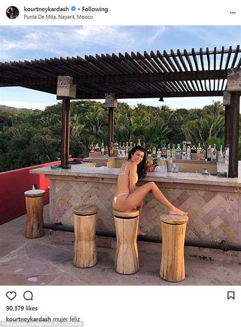 Kourtney Kardashian Bares Backside In Mexico Vacation Daily Mail Online