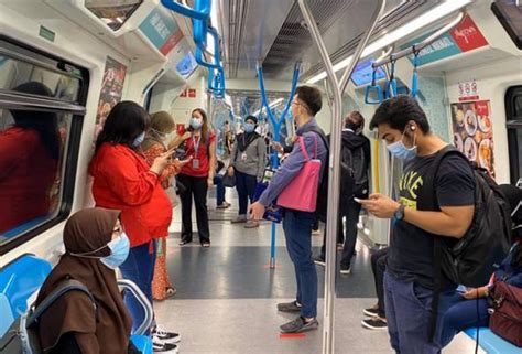 Penguatkuasaan polis serta laluan dan lampu isyarat khas perlu diadakan untuk memudahkan bas antara bandar dan kenderaan kecemasan meredah kesesakan lalu lintas. Punca Kesesakan Tren Pada Waktu Puncak : Kesesakan lalu ...