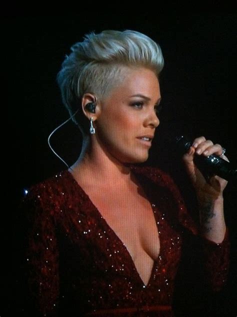 Somewhere Over The Rainbow Awesome Rendition P Nk Hairstyles Pink Singer Hairstyles