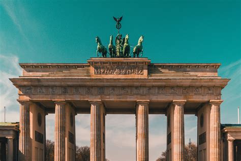 Brandenburg Gate Today : berlin