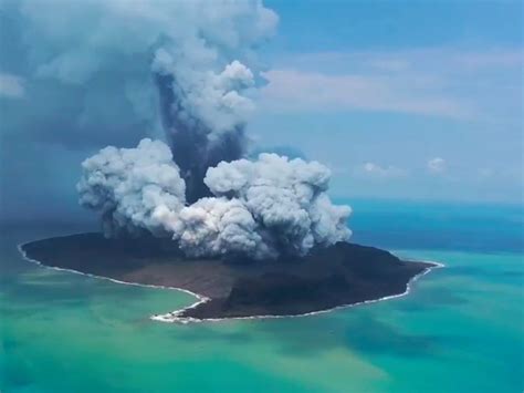 El Océano Pacífico Se Tragó El Cráter Del Volcán De Tonga Y A Sus Dos