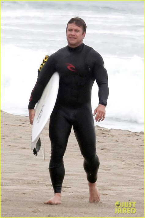 Luke Hemsworth Goes Shirtless At The Beach Proves He S As 9234 Hot