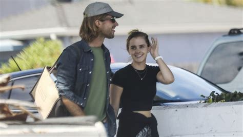 Emma Watson Qui Est Son Nouveau Compagnon Leo Robinton Closer