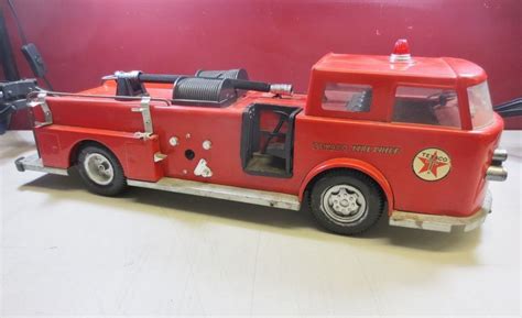 Large Metal Vintage Toy Truck Buddy L Texaco Red Fire Chief Fire Truck