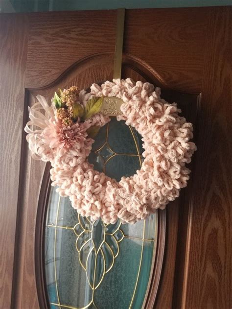 Loopy Yarn Wreath Holiday Wreaths Diy Yarn Wreath Wreath Crafts