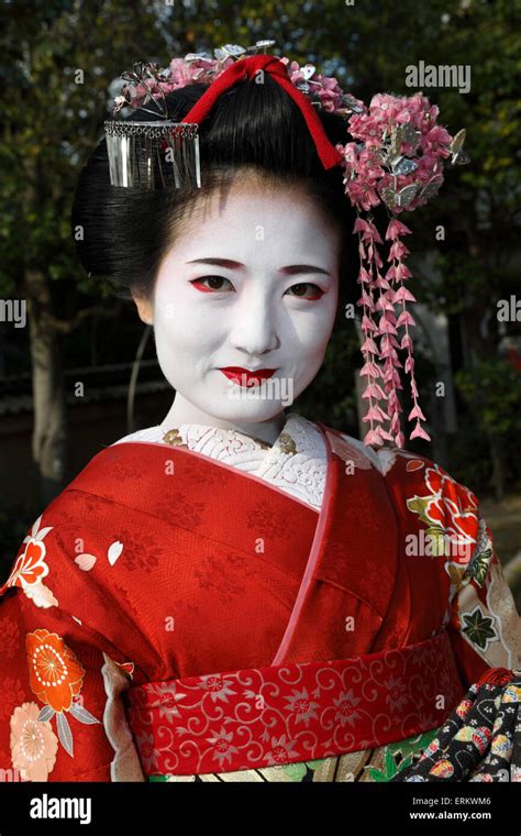 Japanese Geisha Hi Res Stock Photography And Images Alamy