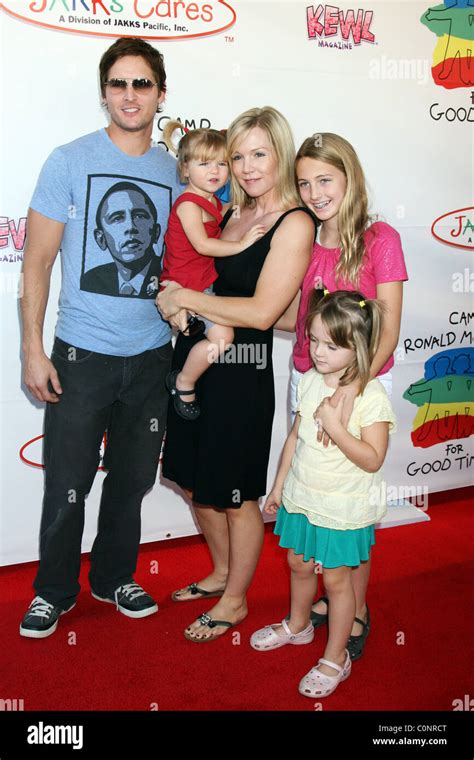 Peter Facinelli Jennie Garth Their Daughters Luca Lola And Fiona