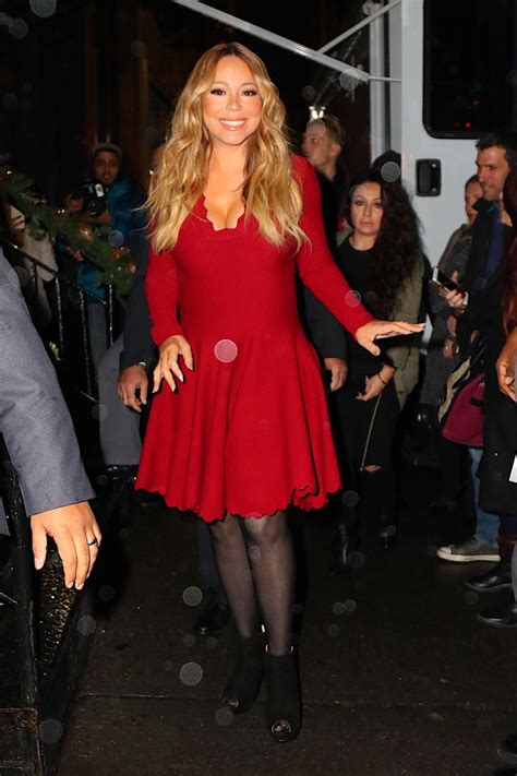 Mariah carey overture little mariah's theme (mariah carey's magical christmas special 2020). MARIAH CAREY Performs at a Concert in New York 12/09/2015 - HawtCelebs