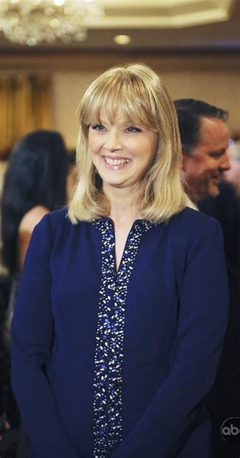 Shelley Long - IMDb in 2021 | Shelley, Actresses, Modern family