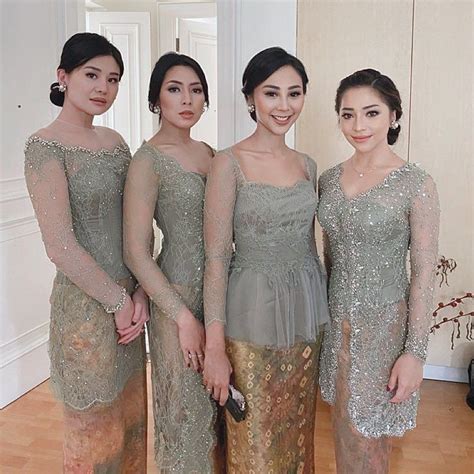 9 inspirasi kebaya sage green pesona anggun kian terpancar