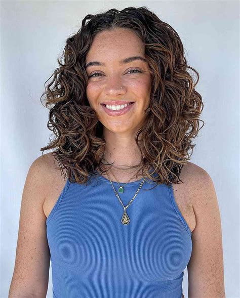 62 Best Shoulder Length Curly Hair Cuts Styles In 2022 Artofit