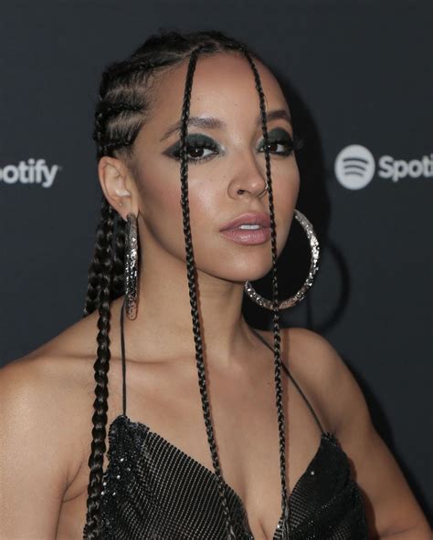 Tinashe Flaunts Her Tits At The Spotify Best New Artist Party 44