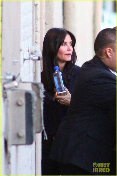 Full Sized Photo Of Courteney Cox Cougar Town Returns Tonight Photo Just Jared