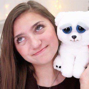 Despite her young age, kamri has managed to get over 2 million subscribers on her channel through her challenge videos, vlogs and informative tutorials. Kamri Noel McKnight - Bio, Family, Trivia | Famous Birthdays