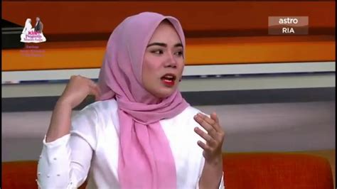 Setelah mula viral dan trending, terdapat beberapa buah restoran. Awek Cun Jual Teh Ais di Motif Viral - YouTube