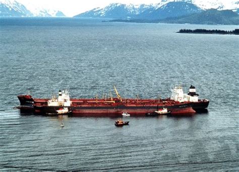 10 Photos That Tell The Story Of The Exxon Valdez Oil Spill And Its