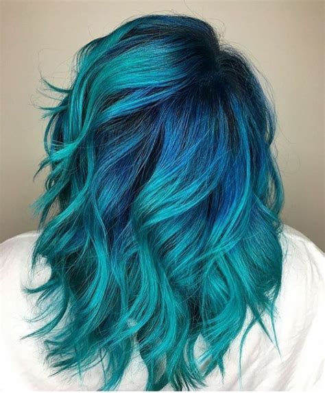 Bunte Haare Verschiedene Blautöne Dunkelblau Und Türkis Damenfrisuren