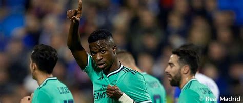 كشفت شركة مايكروسوفت عن خلفيات ويندوز 10 الرسمية من خلال فيديو نشرته علي اليوتيوب يوضح كيف استخدمت الشركة التقنيات المختلفة لصنع صورة حقيقة بدون. هدف فينيسيوس جونيور المذهل في لا روماريدا | نادي ريال مدريد