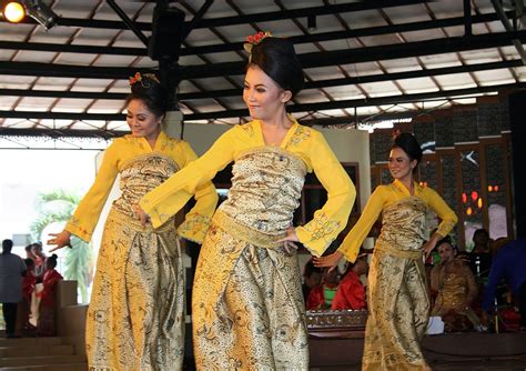 Budaya Nusantara Tari Jaipong Atmago