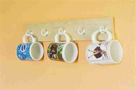 Easy Diy Pallet Coffee Cup Hanger Space Saving Designs