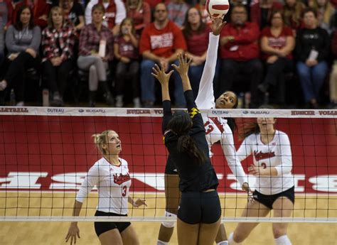 Husker Volleyball Sweeps Maryland Keeps Winning Streak Alive Sports