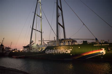 Το Rainbow Warrior της Greenpeace αγκυροβόλησε στη Λεμεσό Παραθυρο
