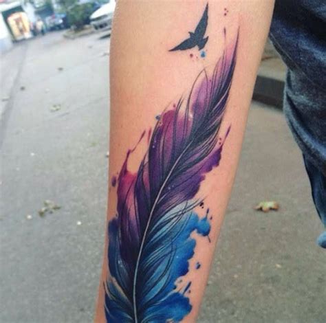 See more ideas about tattoos, birds in flight, cool tattoos. Feder Bild: Feather Tattoo Birds Flying Out Meaning