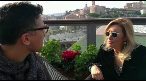 Ospiti della serata e componenti della giuria anche grazia di michele, docente di canto nella nota trasmissione amici di maria de filippi, e il vocal coach alessandro bentivoglio. Grazia Di Michele e Ivan Segreto si preparano per i "Folli ...