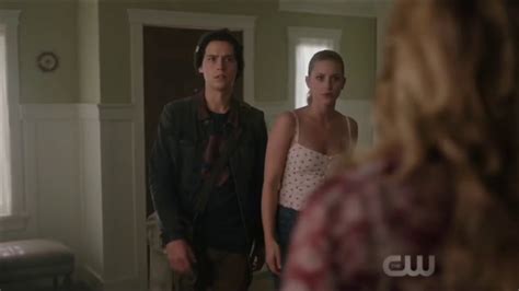 Jughead Finds Out About Bettys Seizure 3x02 Riverdale Youtube